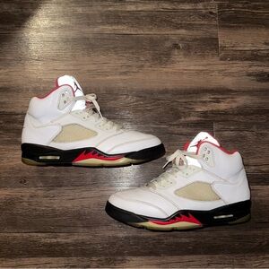 Air Jordan retro 5 “fire red” (2020)